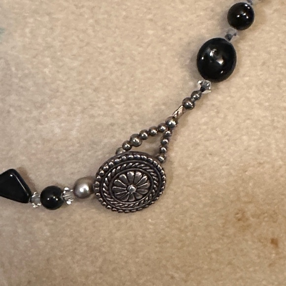Elegant Black onyx and pearl Beaded Necklace - Picture 4 of 4